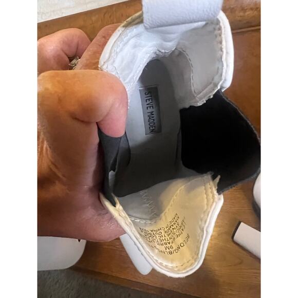 Steve Madden size 9 white black booties 3” heel. Perfect for football game day - Picture 10 of 10
